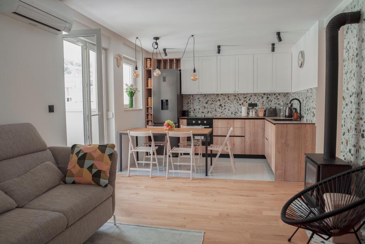 Apartment Vito Omiš Екстериор снимка